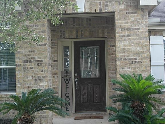 Front covered entry into the house