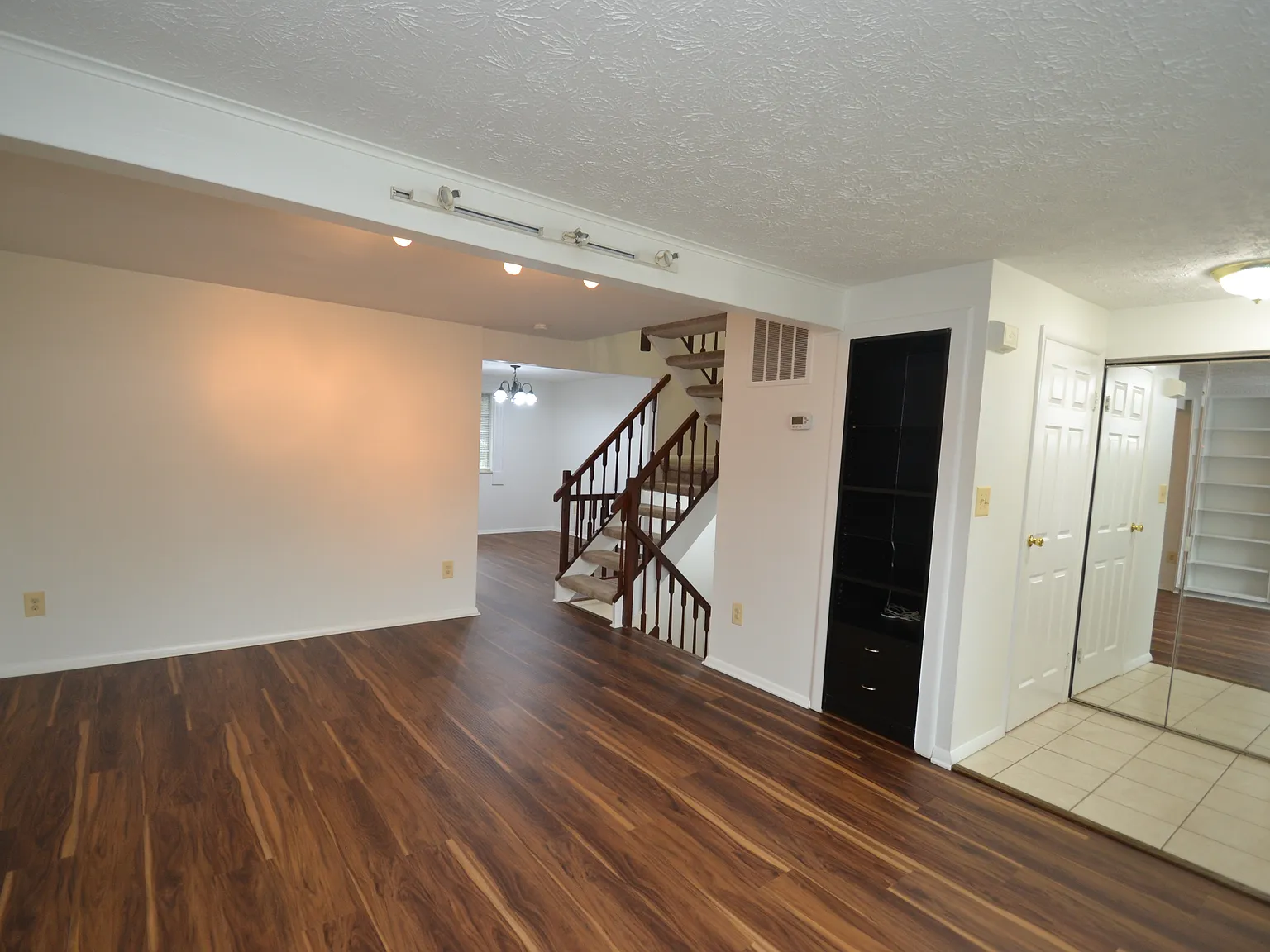 3 bed, 3.5 bath, 1220 sqft, $2,900 — Photo 4