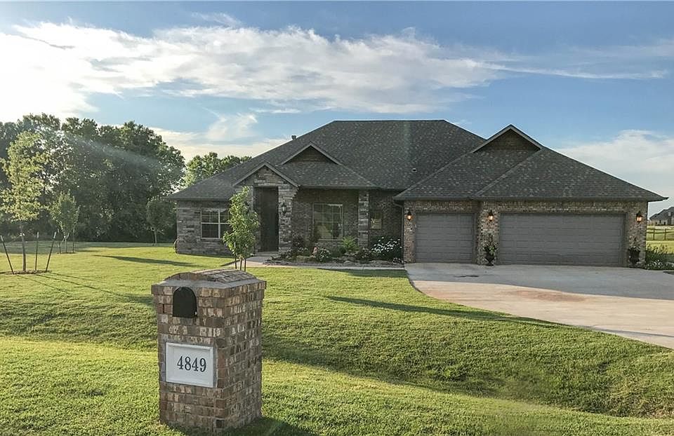 1st image of 4849 Hollycrest Ln