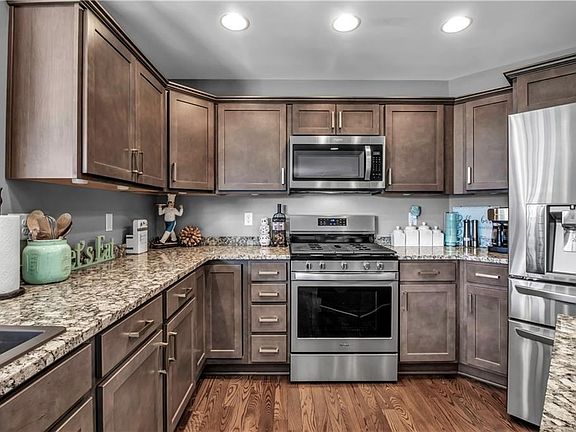 5th image of 2349 Burbank Dr