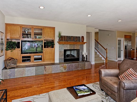 5th image of 611 Whitby Ln