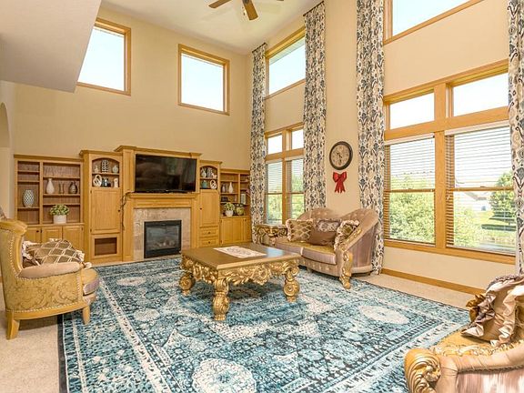 2nd image of 10554 Noble Cir N