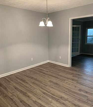 5th image of 3205 Langley Cir