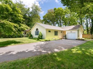 47 Suffolk Rd, Hampton Bays, NY 11946