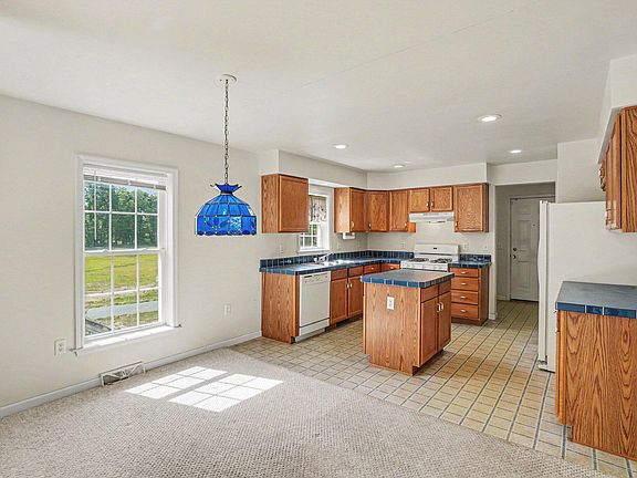 5th image of 467 Sophia Way