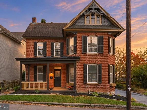 434 W Main St, Waynesboro, PA 17268