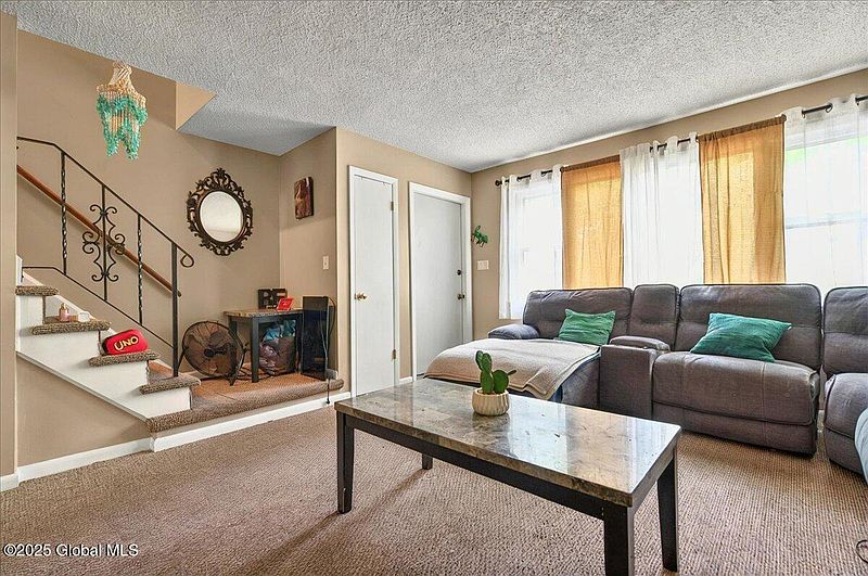 4th image of 8 Hammond Drive