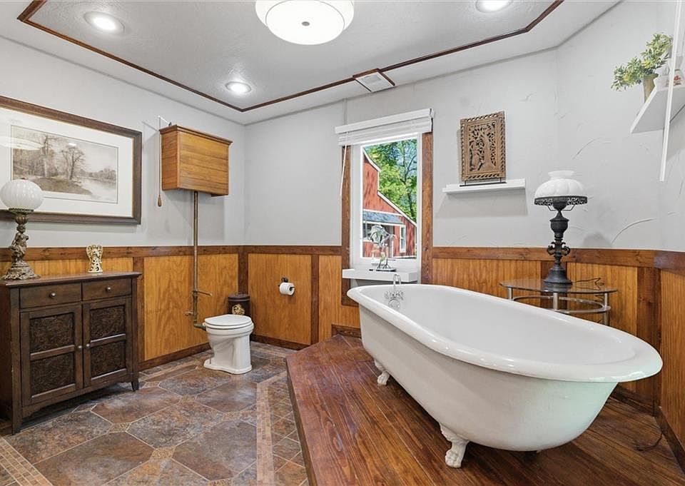 1st image of 842 Kendall Rd