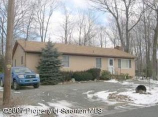 707 Park Ct, Pocono Summit, PA 18346