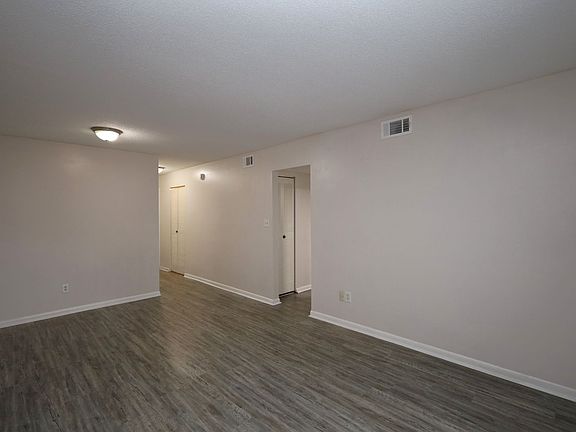 5th image of 407 Pendleton Pl