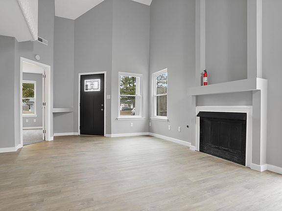 4th image of 1751 Foxcross Dr