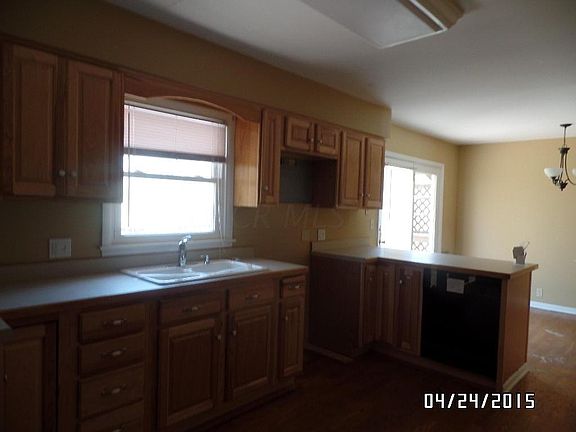 5th image of 152 Lincoln Dr NE