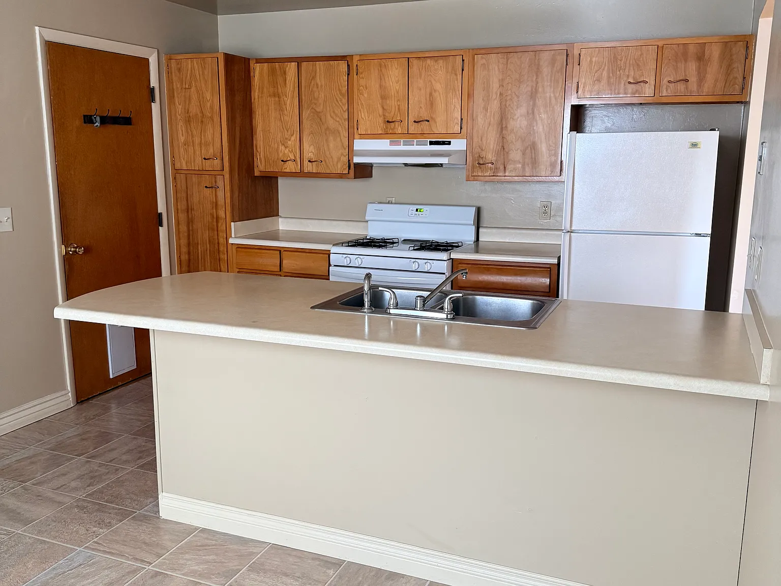 2 bed, 1728 sqft, $1,200 — Photo 4