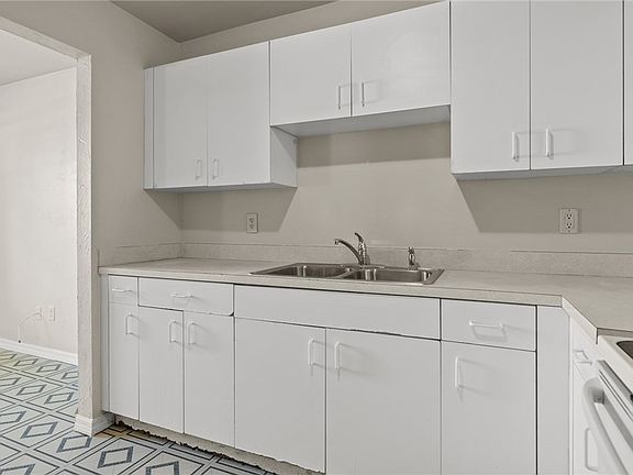 2nd image of 3656 Suntrust Dr