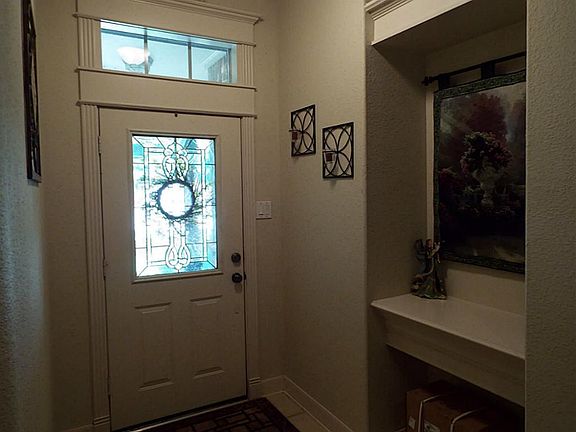 Entry way with art niche