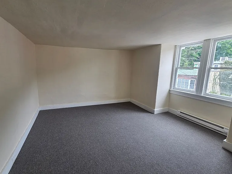 721 W Market St — Photo 7