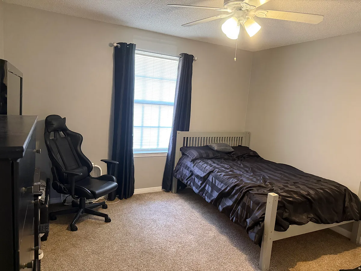 Building Photo - 4838 Broadleaf Dr #2