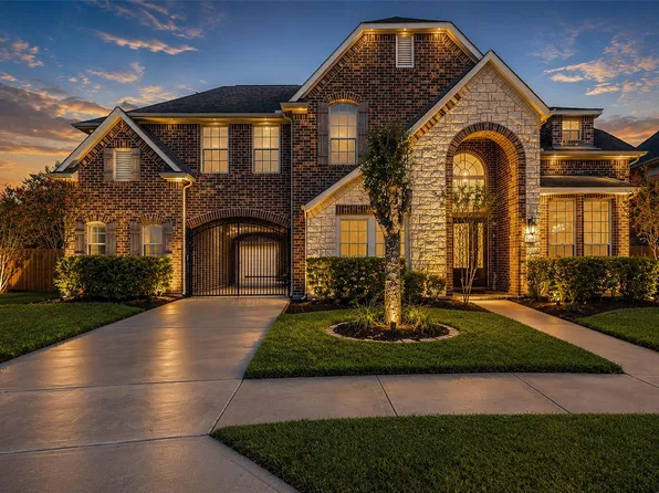 5626 Valley Country Ln, Sugar Land, TX 77479