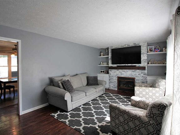 3rd image of 3842 Daisy Dr