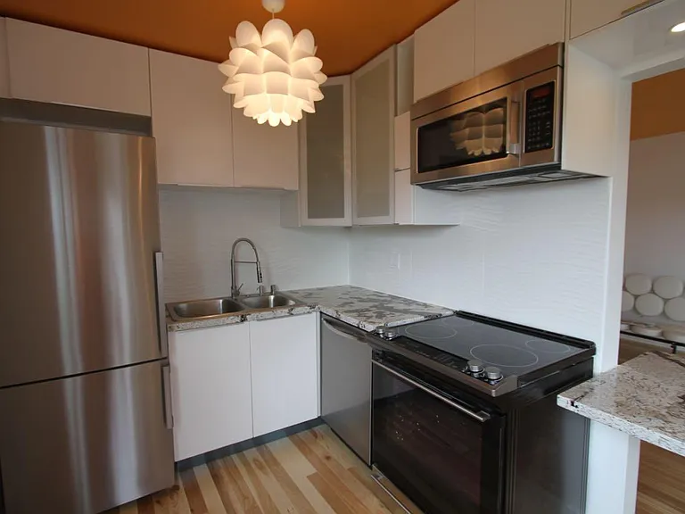 35 Clubhouse Ave #E — Photo 2