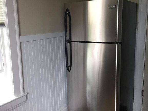 2nd image of 2052 Fairview Ave