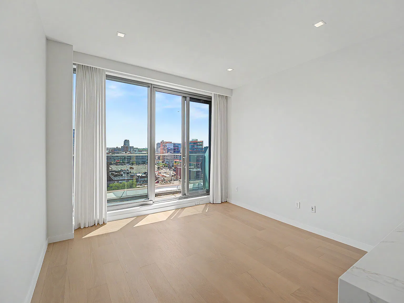 3532 Leavitt St — Photo 4