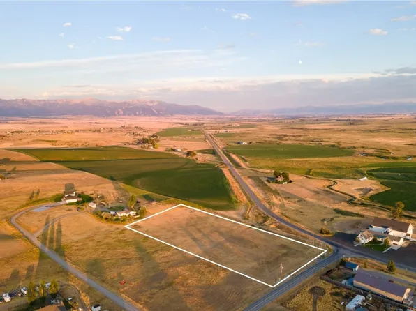 8550 Dry Creek Rd, Belgrade, MT 59714