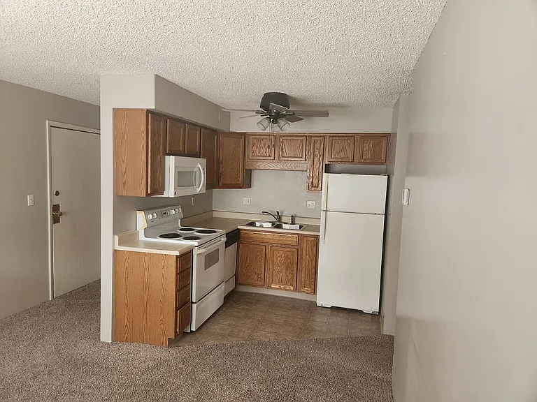 Pleasant Court Apartments — Photo 2