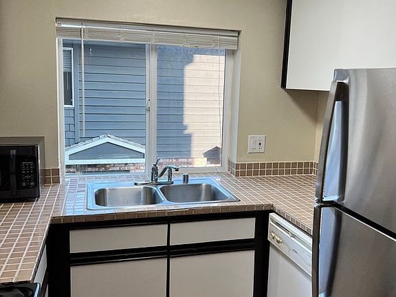 4th image of 1214 N 137th St APT 21