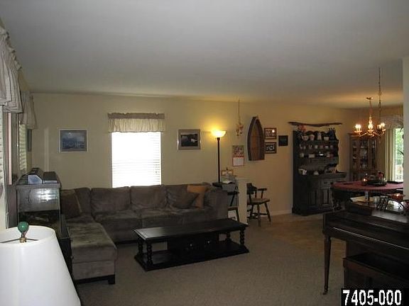 3rd image of 410 Abbey Dr