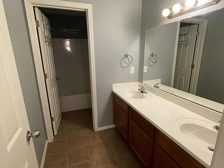 1899 W Stone St #2 — Photo 7