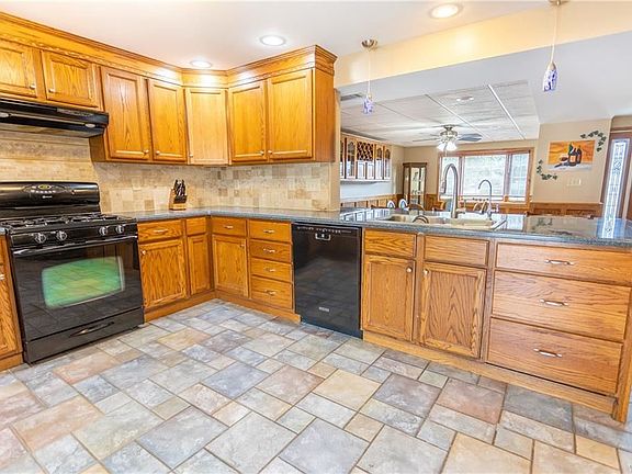 5th image of 33 Claude Dr