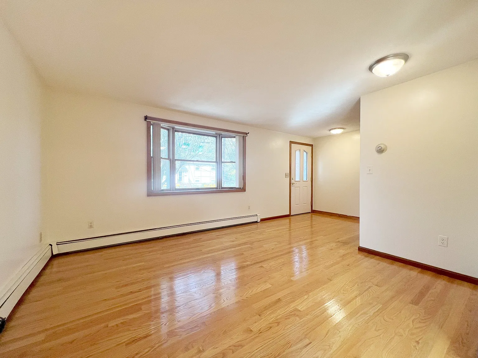 3 bed, 1.5 bath, 1200 sqft, $3,750 — Photo 4