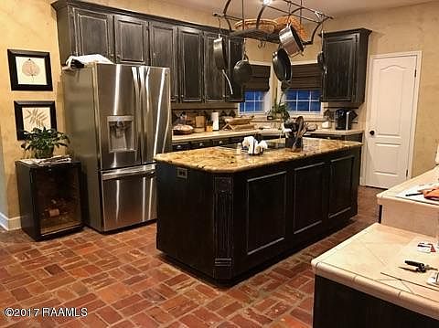 5th image of 700 Crestlawn Dr