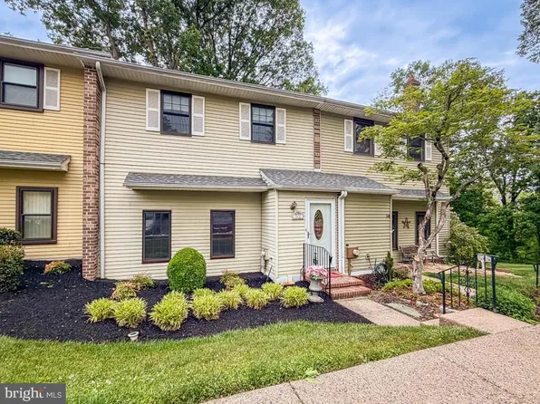 52 Woodbridge Ct N, Langhorne, PA 19053