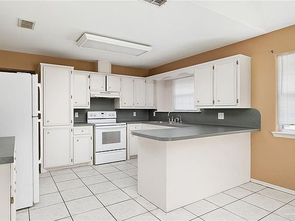 4th image of 2515 San Gabriel St