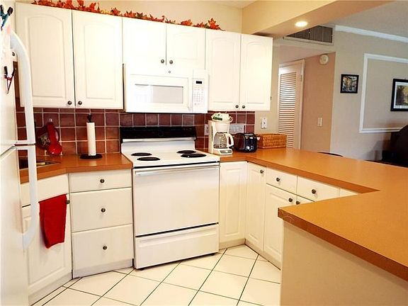 3rd image of 2455 NE 51st St #44