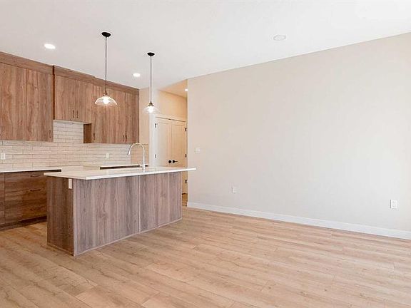 5th image of 242 N Parkview Ln W