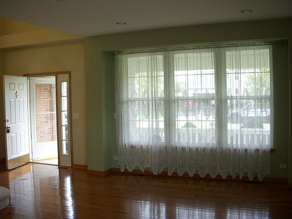 5th image of 10321 Somerset Ln