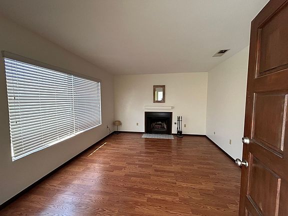 3rd image of 3585-87 Boundary St #3587