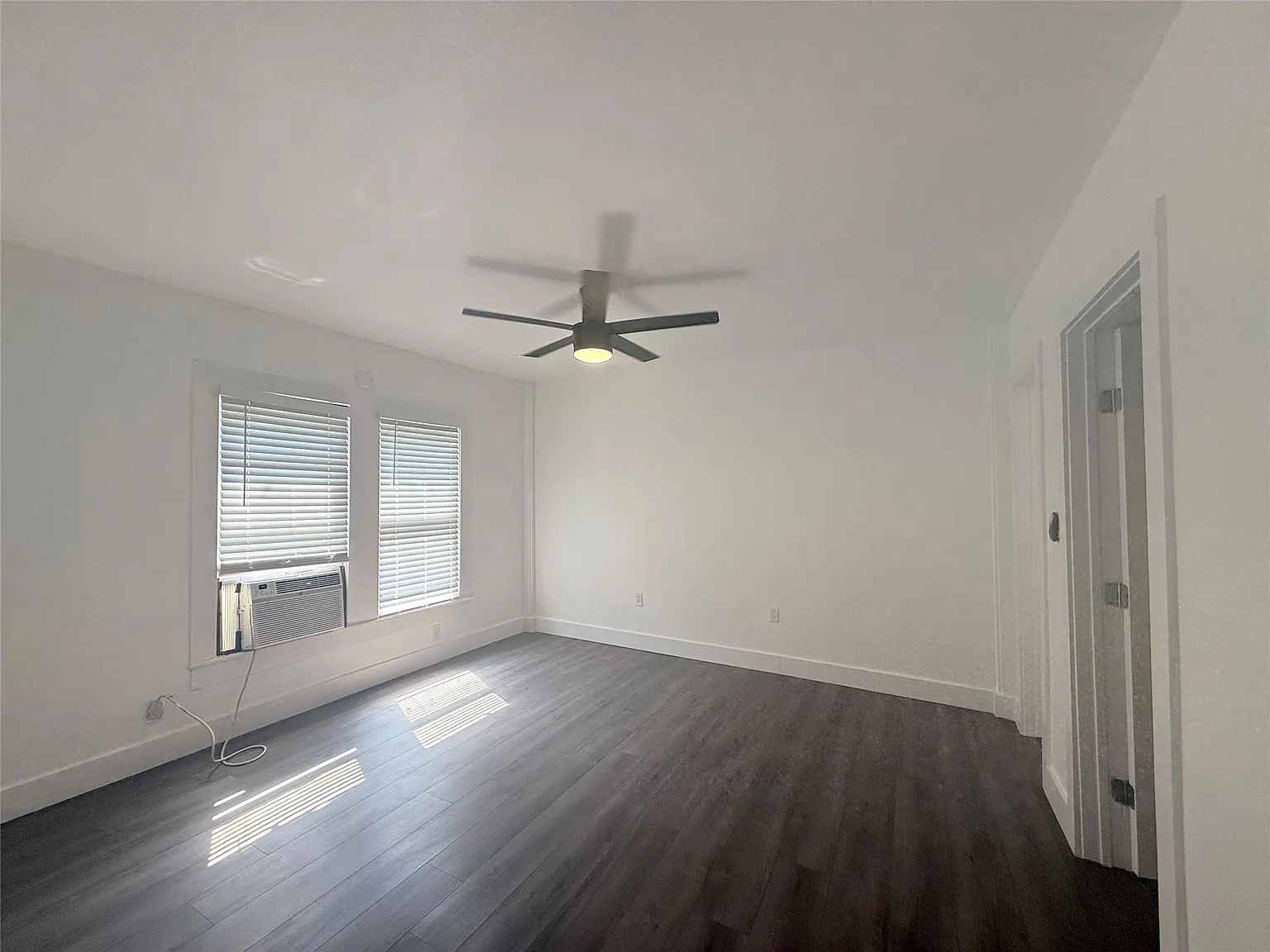 2 bed, 1.0 bath, 1100 sqft, $1,600 — Photo 3