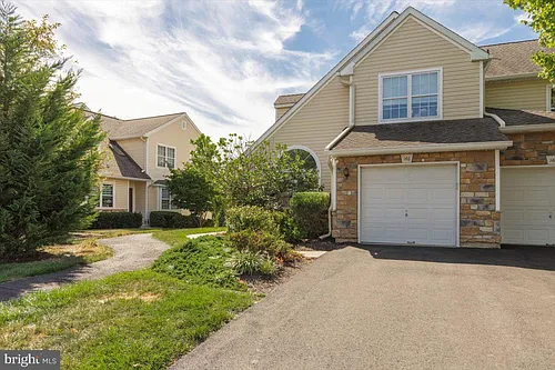 146 Canterbury Ln Photo 1