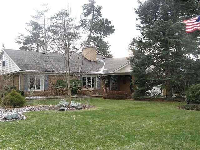 1st image of 15 Lake Ledge Dr
