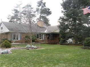 15 Lake Ledge Dr, Buffalo, NY 14221