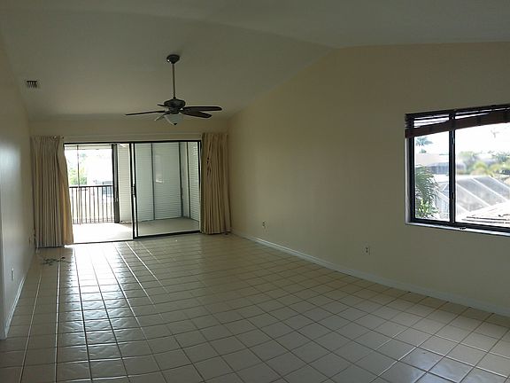 3rd image of 1016 SW 48th Ter APT 206
