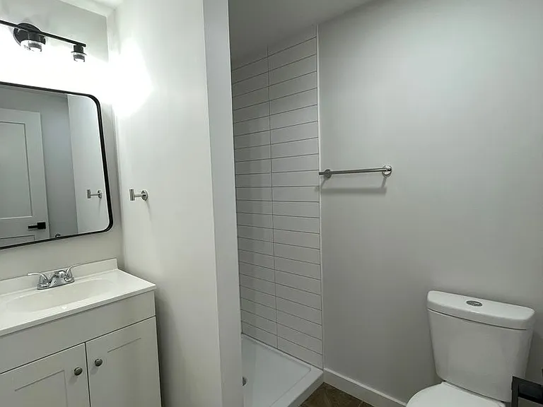 411-431 N Main St #15 — Photo 6