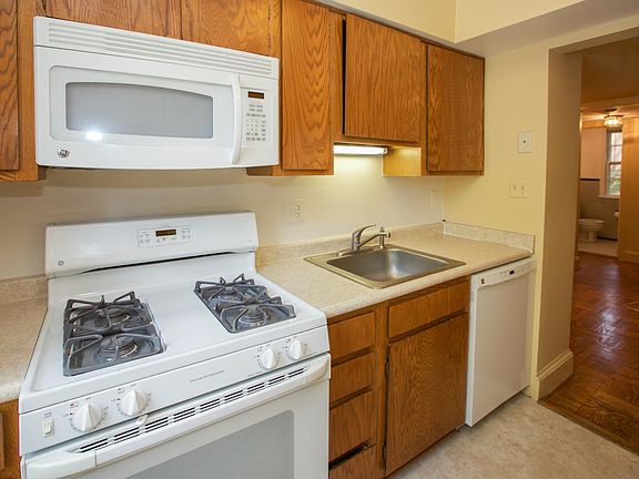 Upper level -- Kitchen
