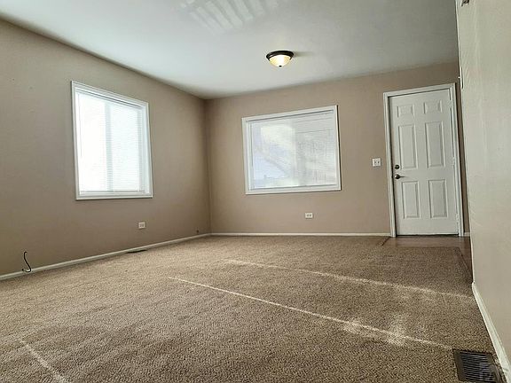 4th image of 2821 Applewood Dr