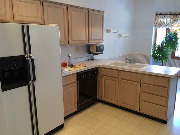 3rd image of 3110 Woodland Dr #63
