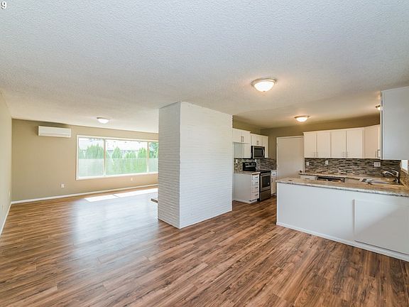 5th image of 3011 NE 45th St